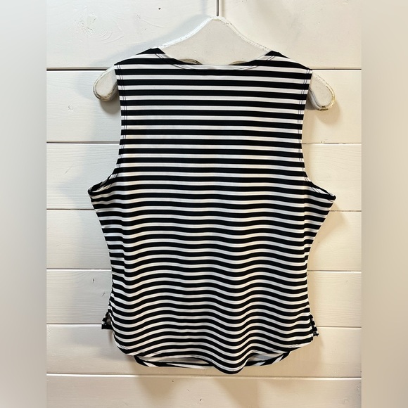 OLD NAVY – Women’s Swim Rashguard Top – Size XL - Picture 5 of 7